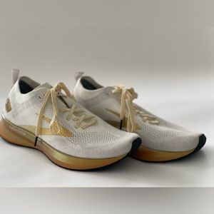 Brooks Levitate 4 Gold/White Size 8.5